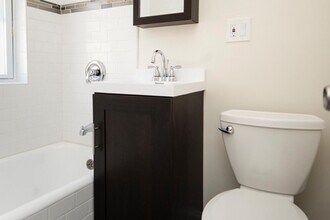 2133 N Dayton St, Unit 3 in Chicago, IL - Foto de edificio - Building Photo