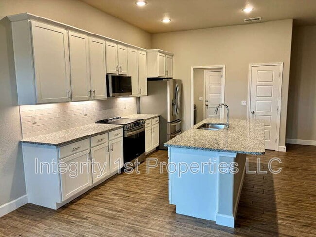 7546 Apache Rd in Shawnee, KS - Building Photo - Building Photo