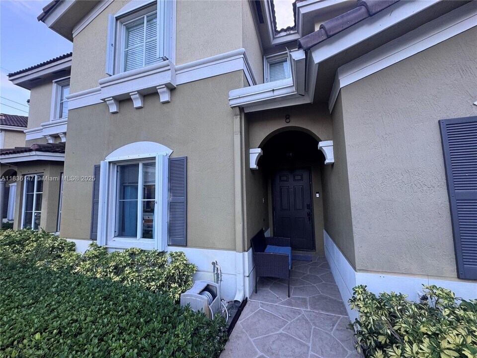 9014 W Flagler St in Miami, FL - Building Photo