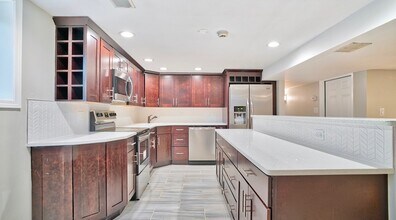 4831 Kirk St, Unit G in Skokie, IL - Building Photo - Building Photo