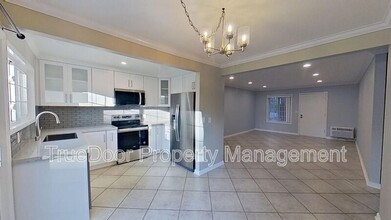 35 Streamwood in Irvine, CA - Building Photo - Building Photo