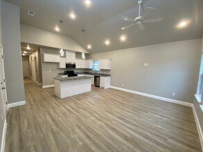 2211 Henry St in Greenville, TX - Building Photo - Building Photo