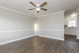 820 Oakdale Dr in Forest Park, GA - Foto de edificio - Building Photo