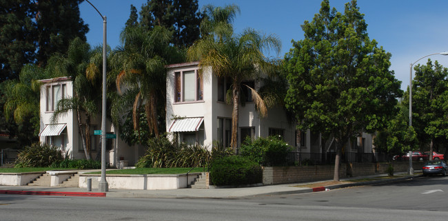 101 N Hill Ave in Pasadena, CA - Foto de edificio - Building Photo