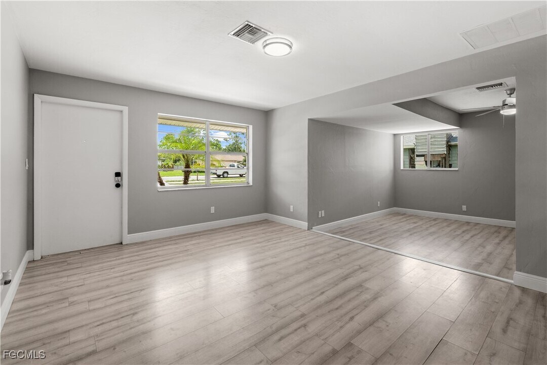 17313 Lee Rd in Ft. Myers, FL - Building Photo