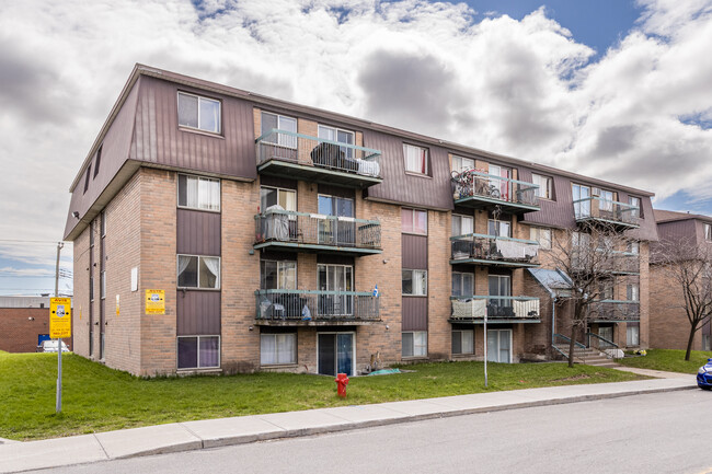 1560 Croissant Roy in Montréal, QC - Building Photo - Building Photo