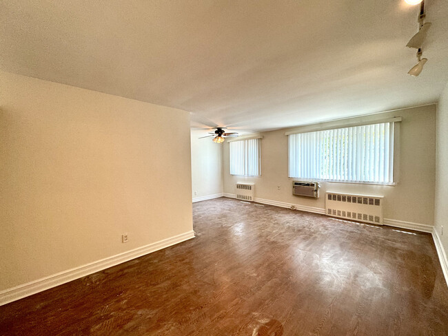 5261 65th Pl, Unit 1st Floor in Maspeth, NY - Building Photo - Building Photo