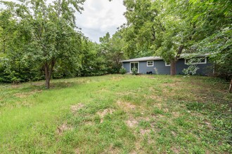 2225 S Broadview Ave in Wichita, KS - Building Photo - Building Photo