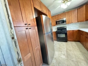 105 Independence Dr in Roselle, NJ - Building Photo - Building Photo
