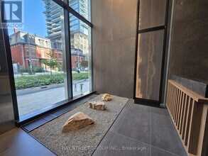 55 Charles St E in Toronto, ON - Building Photo - Building Photo