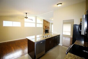 149 Hedgerow Ln in Lewisville, TX - Building Photo