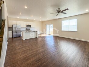 1247 E Meadow Ranch Ln in Saratoga Springs, UT - Foto de edificio - Building Photo