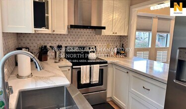 1101 Heather Ln in Pacific Grove, CA - Foto de edificio - Building Photo