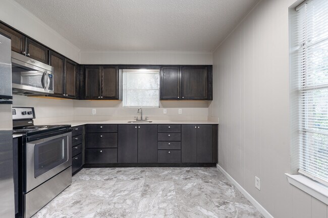 103 W Dunn Ave in Killeen, TX - Foto de edificio - Interior Photo