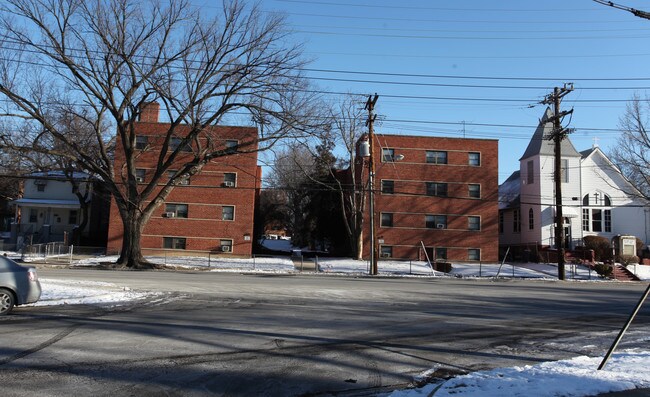 4256-4264 Benning Rd NE in Washington, DC - Foto de edificio - Building Photo