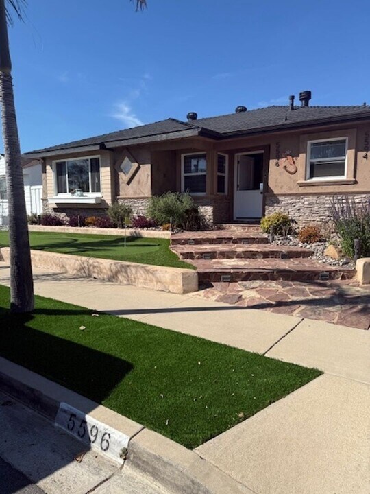 5596 Gala Ave in San Diego, CA - Building Photo