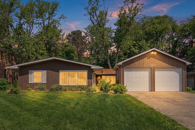 property at 5611 S Quincy St