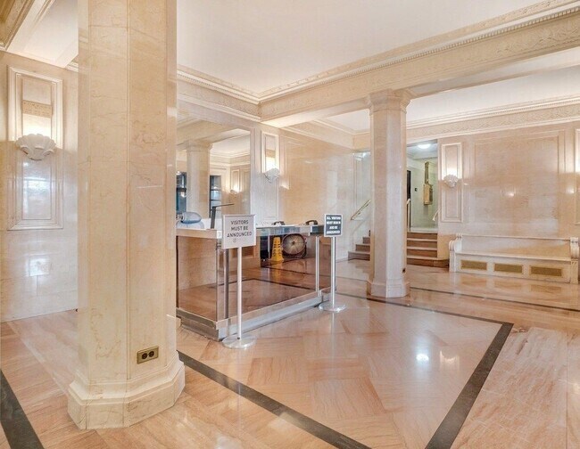 140 E 46th St, Unit RF0010 in New York, NY - Building Photo - Building Photo