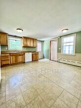 36 Plumtree Rd in Sunderland, MA - Building Photo - Building Photo