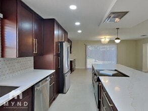 10100 Paradise Blvd in Treasure Island, FL - Building Photo - Building Photo