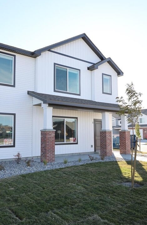 1125 Jaylee Dr in Rigby, ID - Building Photo