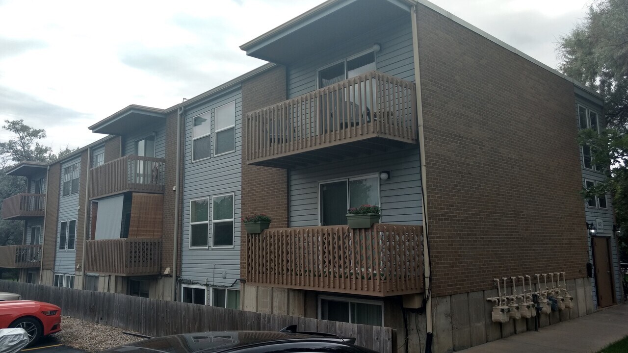 1612 Cottonwood Dr in Louisville, CO - Building Photo