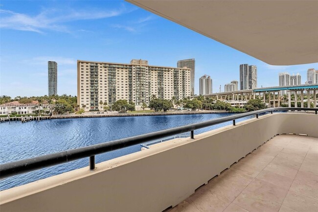 19355 Turnberry Way, Unit 3J in Aventura, FL - Building Photo - Building Photo