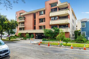 14520 Dickens St in Sherman Oaks, CA - Building Photo