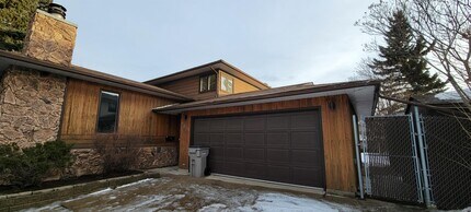 9813-9875 75 Ave in Grande Prairie, AB - Building Photo - Building Photo