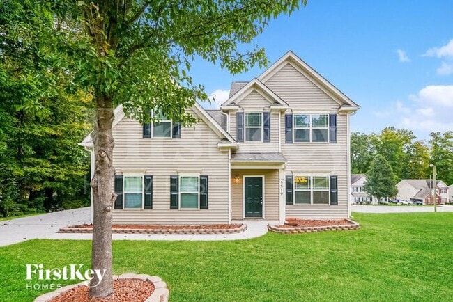 property at 5519 Pinebrook Ln