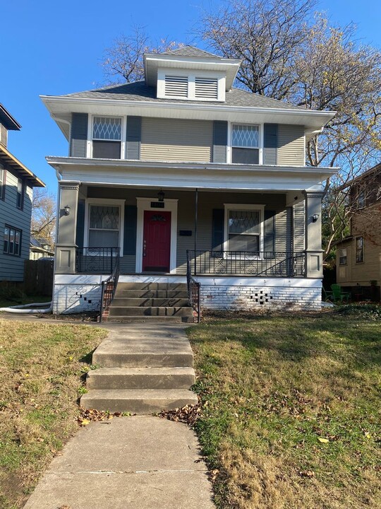 1104 N Maplewood Ave in Peoria, IL - Building Photo