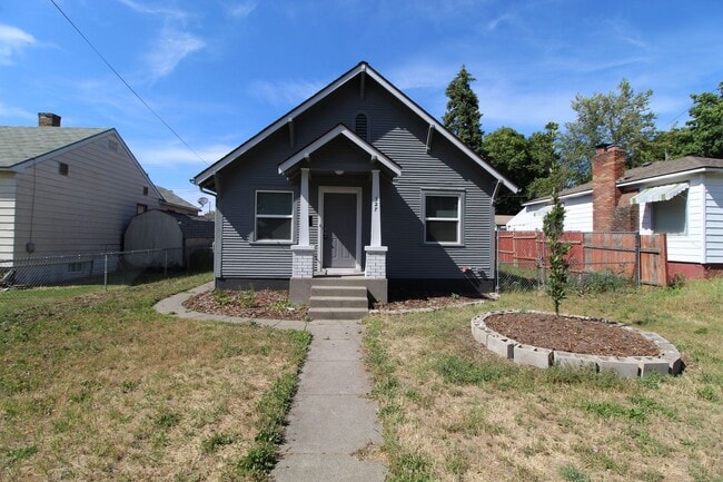 327 E Bridgeport Ave