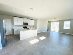 573 Sun Warbler Wy in St. Cloud, FL - Building Photo - Building Photo