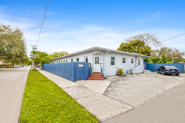 1907 Adams St in Hollywood, FL - Building Photo - Building Photo