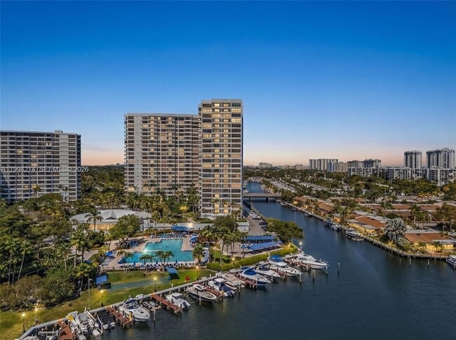 2500 Parkview Dr, Unit 1418 in Hallandale Beach, FL - Building Photo - Building Photo