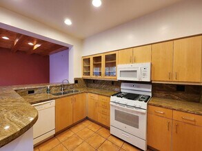 617 Avenida Colima in Santa Fe, NM - Building Photo - Building Photo