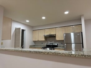 726 N Gary Ave in Carol Stream, IL - Foto de edificio - Building Photo