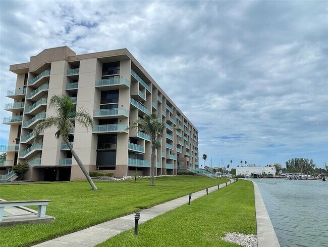 1 Key Capri in Treasure Island, FL - Building Photo - Building Photo