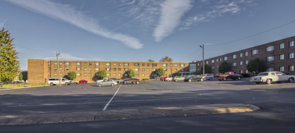 South Central Village Apartments in Clarksville, TN - Foto de edificio - Building Photo