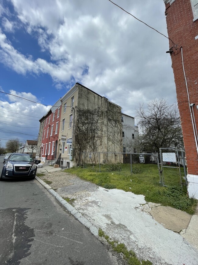 1913 W Montgomery Ave in Philadelphia, PA - Building Photo - Building Photo