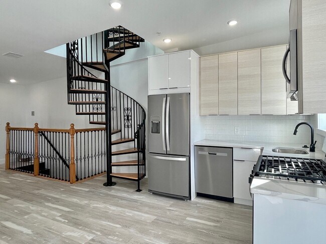 91 Orleans St, Unit #PH