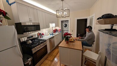 54 Saxton St, Unit 2 in Boston, MA - Building Photo - Building Photo