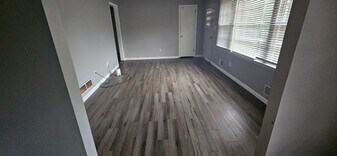 Room in House on Batiste Garden Cir in Jonesboro, GA - Building Photo