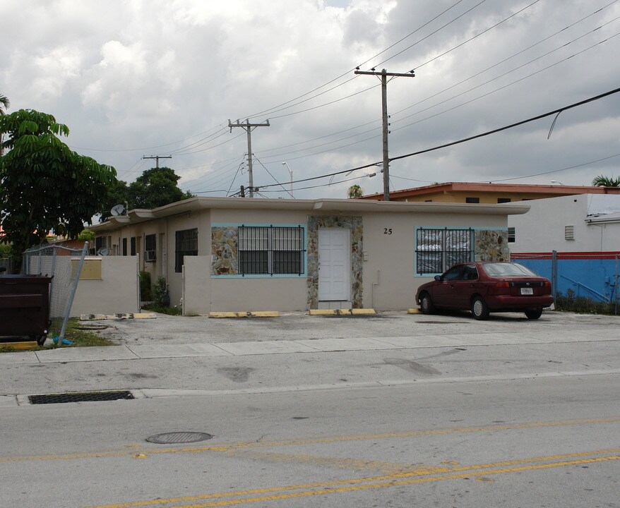 25 W 23rd St in Hialeah, FL - Foto de edificio