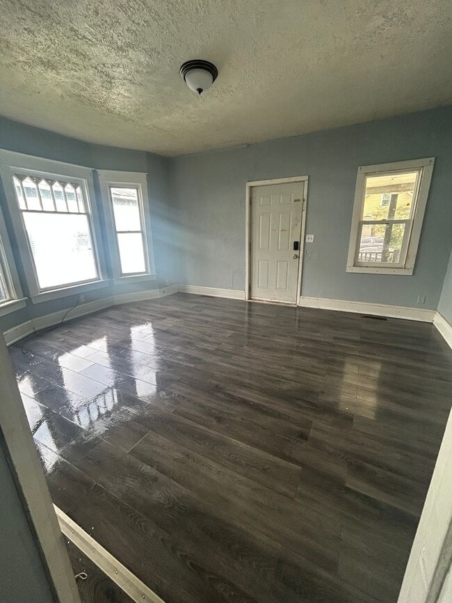 property at 604 W Marion St