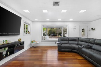4306 Johnson St in Hollywood, FL - Building Photo - Building Photo
