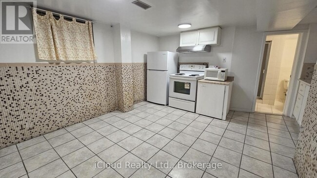 1393 Birchmount Rd in Toronto, ON - Building Photo - Building Photo