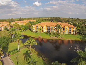 Palms of Monterrey in Ft. Myers, FL - Foto de edificio - Building Photo