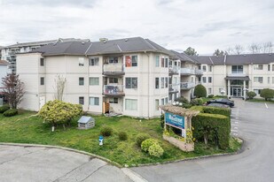 Bridgeport Manor in Abbotsford, BC - Building Photo