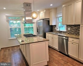 9446 Cloverdale Ct in Burke, VA - Building Photo - Building Photo